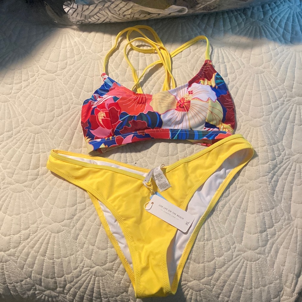 Cupshe bikini size XL. Never worn, tags and panty liner still on.